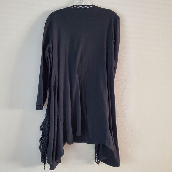 Pretty Angel Tunic Top w/ Lace Accent & Floral Front Applique Size Medium - Picture 2 of 5